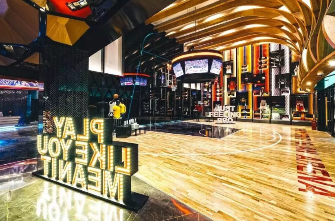 把酒店开在篮球馆里,亚朵这次又“皮”了