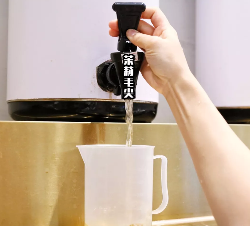 榴莲季来了!88元1杯的臭臭茶,还得抢着喝!