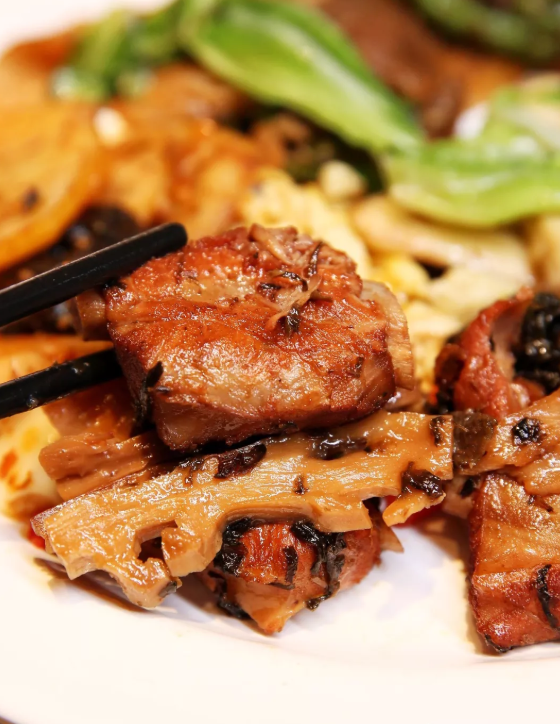 大望路新开自选食堂,均价3.98元,自选菜品称重结账像回到了大学食堂!