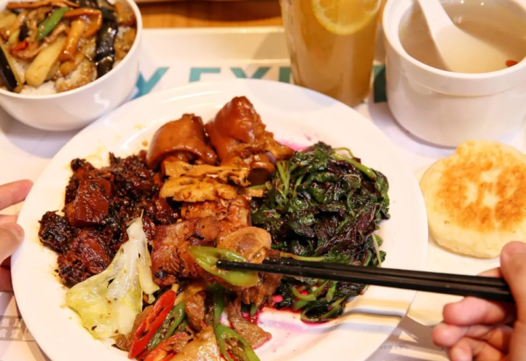 大望路新开自选食堂,均价3.98元,自选菜品称重结账像回到了大学食堂!