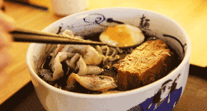 打败日本十万家拉面店,这家重磅网红级日式拉面,王者荣耀玩的好才能吃!