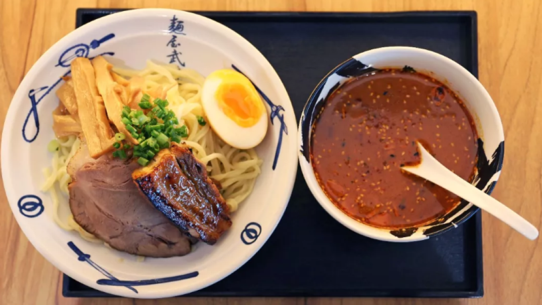 打败日本十万家拉面店,这家重磅网红级日式拉面,王者荣耀玩的好才能吃!