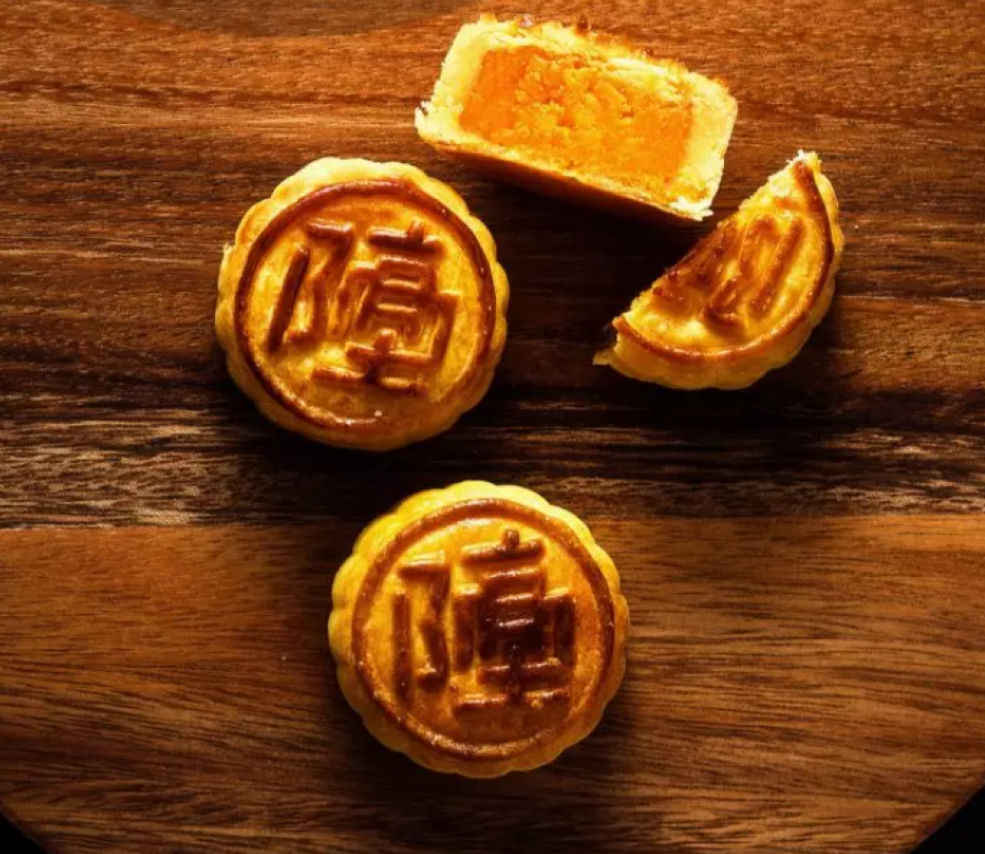 故宫淘宝开美食店了!这月饼太好看了吧?!
