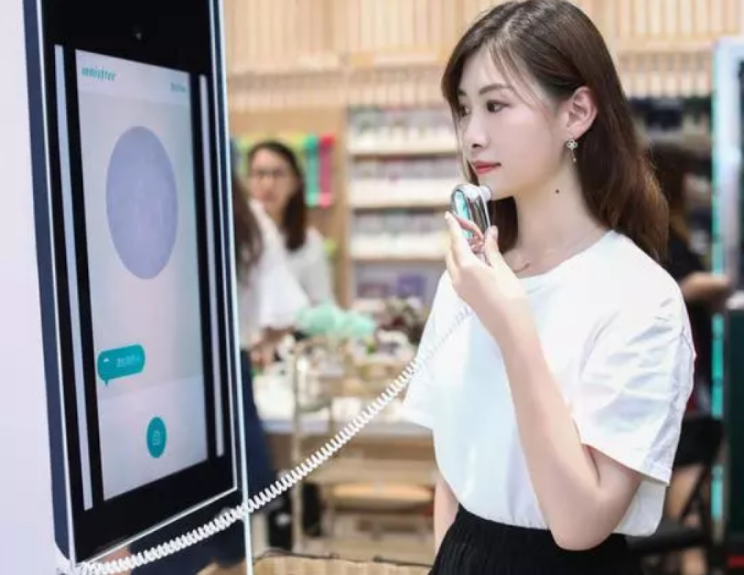 卖咖啡、做公益、还做黑科技?这个美妆品牌简直太会玩!
