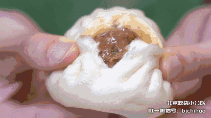 这家老包子铺只卖两种馅儿,却有5种蘸料?