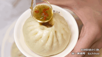 这家老包子铺只卖两种馅儿,却有5种蘸料?