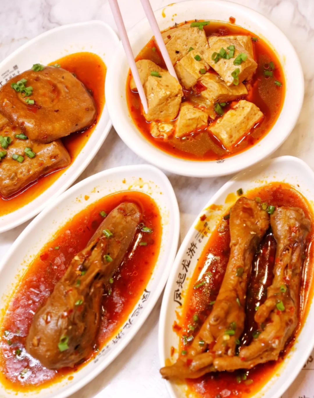 这家老包子铺只卖两种馅儿,却有5种蘸料?