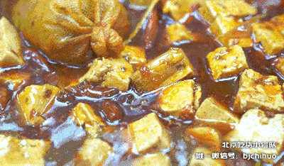 这家老包子铺只卖两种馅儿,却有5种蘸料?