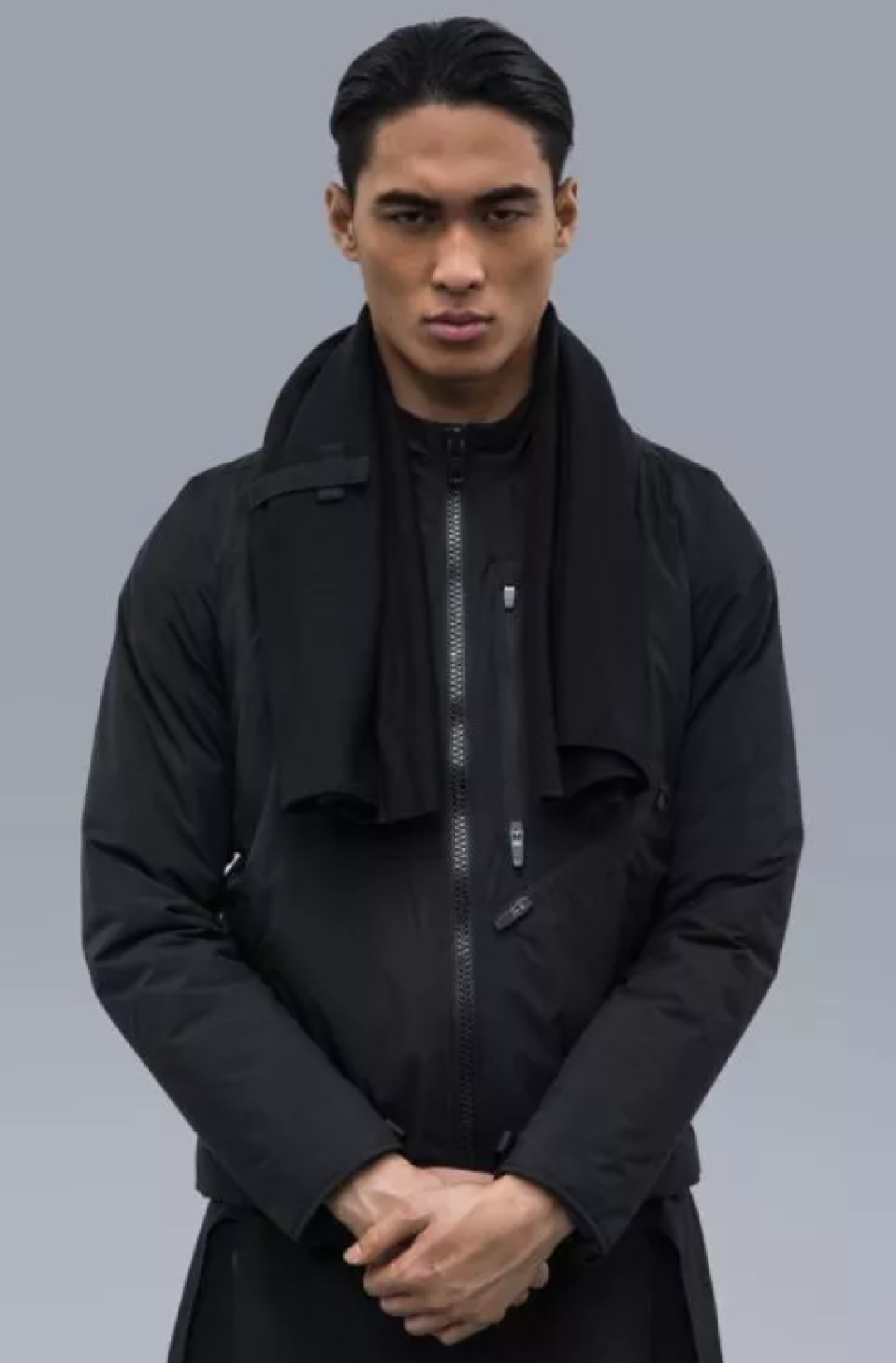 以j47a-ws来看,gore windstopper的科技面料,整体重量仅为363克,防风