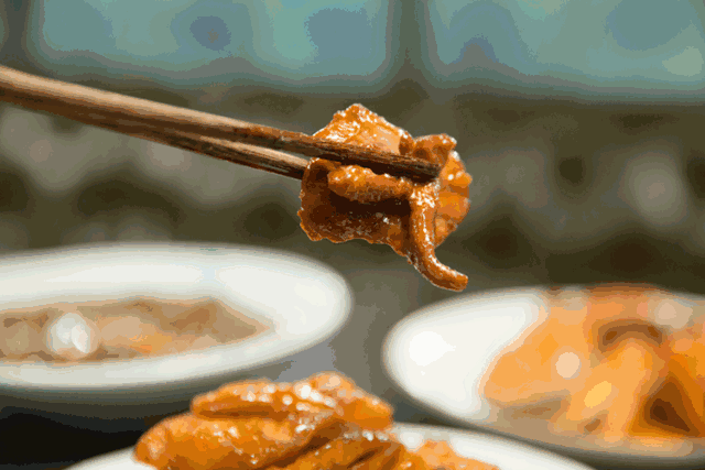 开了95年的上海菜扛把子!靠一道五彩生煎征服了无数人!