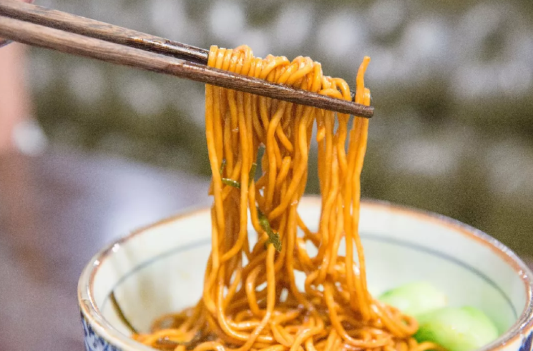 开了95年的上海菜扛把子!靠一道五彩生煎征服了无数人!