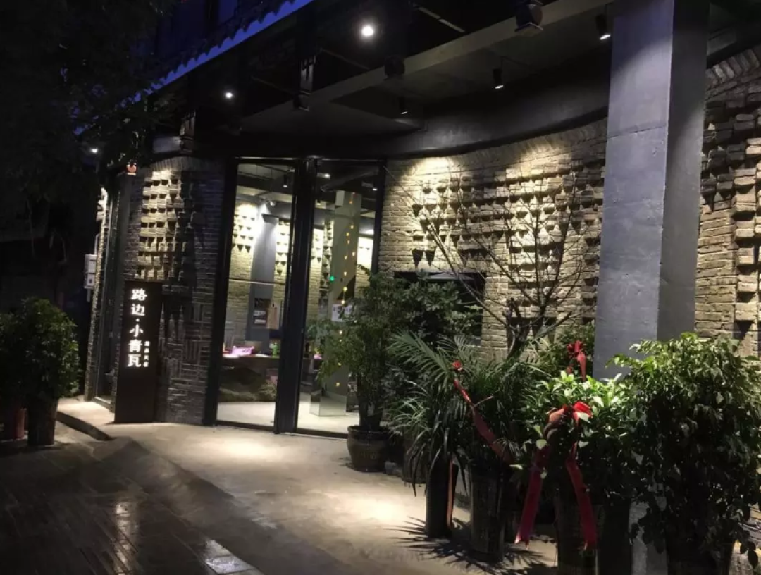 这家在古镇里玩智能的小酒店,太skr会玩了!