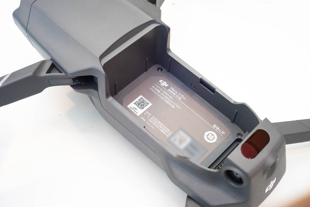 一英寸传感器的无人机长啥样?DJI Mavic 2 Pro 开箱图赏!