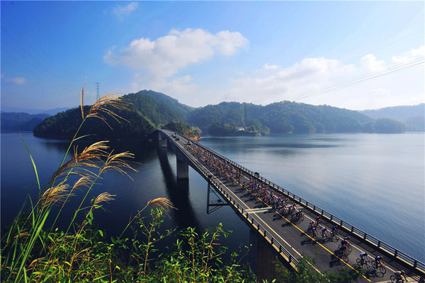 住120㎡湖景套房！浙江千岛湖绿城度假酒店亲子湖景套房1晚+鱼头券+双人骑行体验+免费儿童乐园等