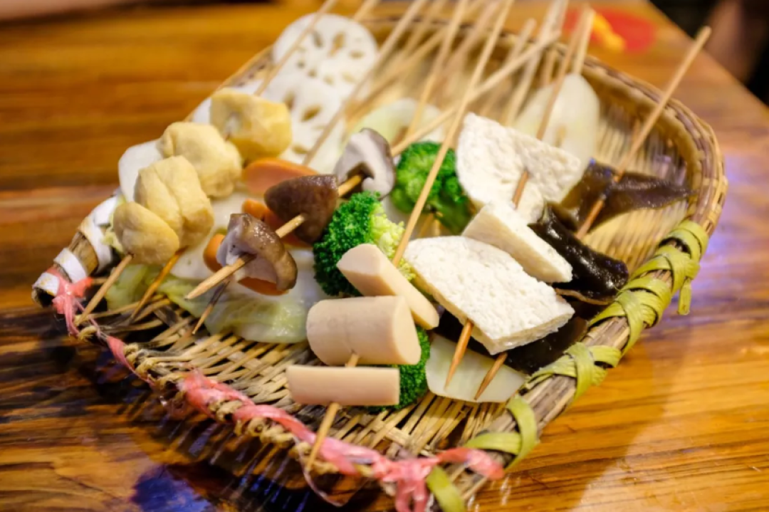 灵魂拷问：钵钵鸡、串串香、麻辣烫、冒菜、火锅的区别是啥？