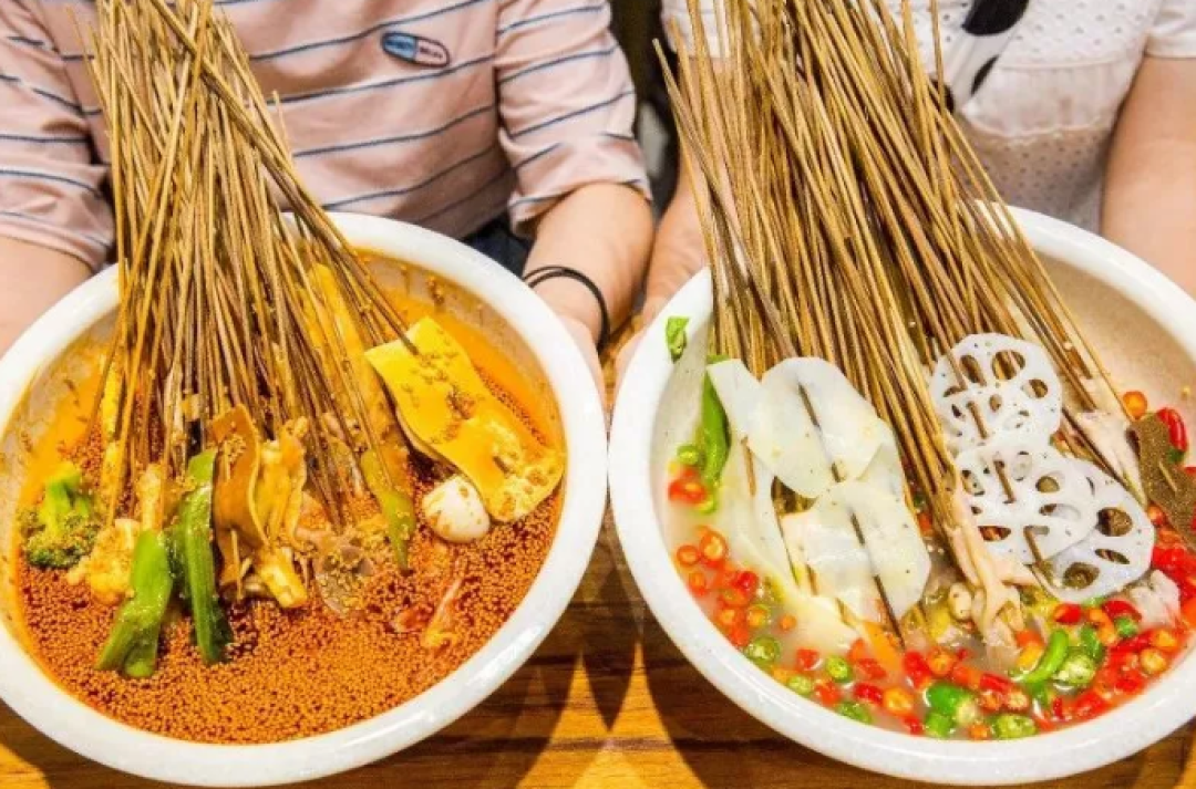 灵魂拷问：钵钵鸡、串串香、麻辣烫、冒菜、火锅的区别是啥？
