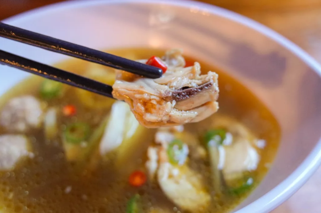 灵魂拷问：钵钵鸡、串串香、麻辣烫、冒菜、火锅的区别是啥？