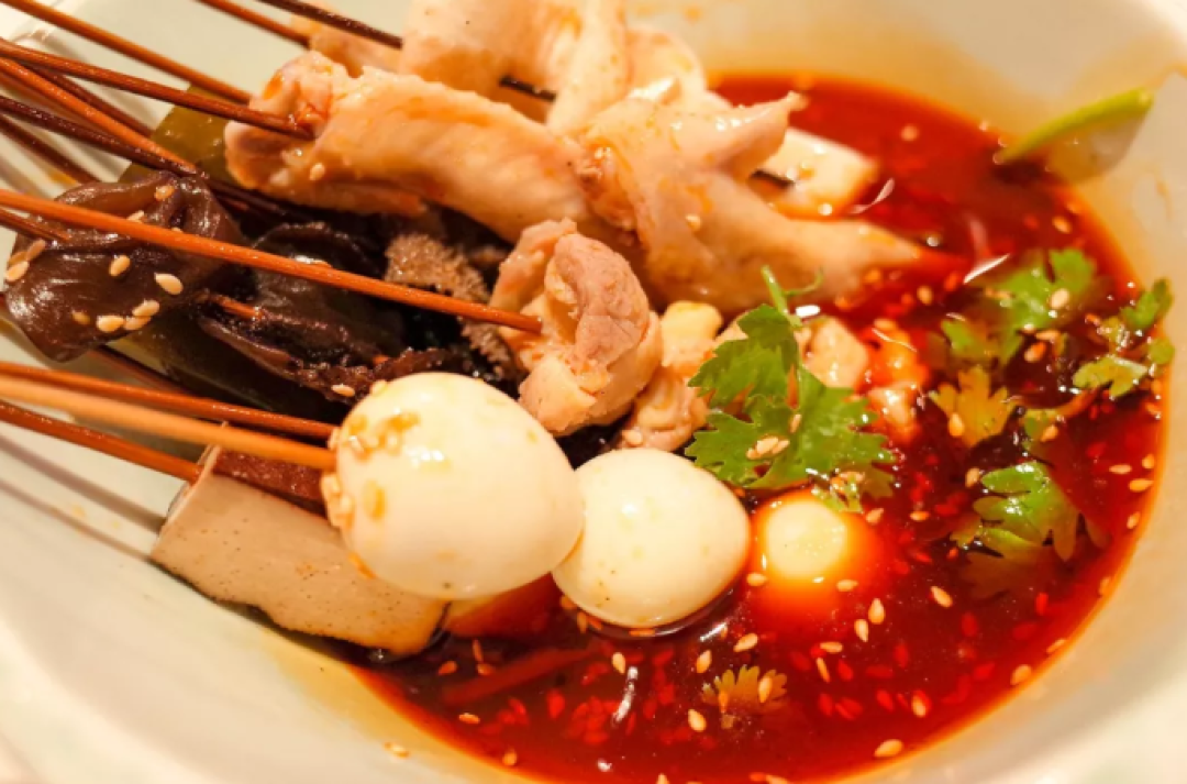 灵魂拷问：钵钵鸡、串串香、麻辣烫、冒菜、火锅的区别是啥？