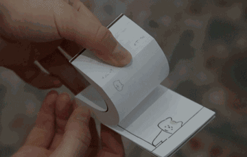 虽然只有火柴盒大小,哗啦哗啦翻起来能看到一个小动画的翻页书(网上去