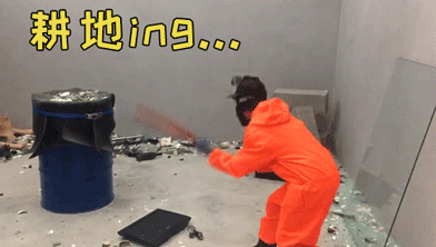 全中国第一家的发泄屋来啦!棒球棒砸玻璃,铁锤砸电脑,全北京最暴躁的店!