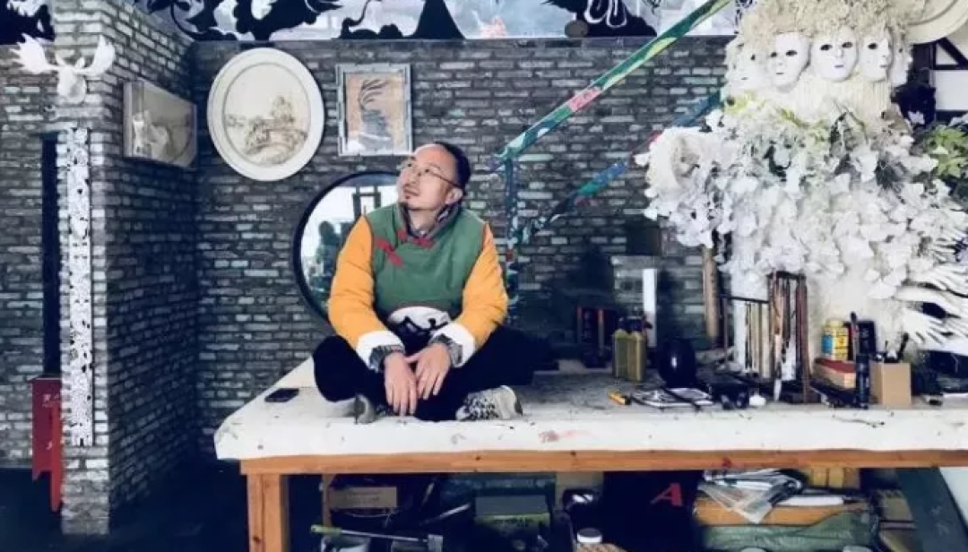 丧气段子手,也是俏皮书法家。每天居然有40万死忠粉,就靠他的一句话续命