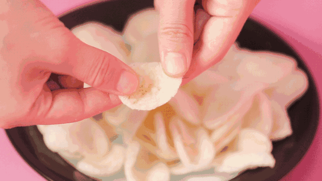 胳膊伸进去都探不到底的网红虾片，34种一次满足你