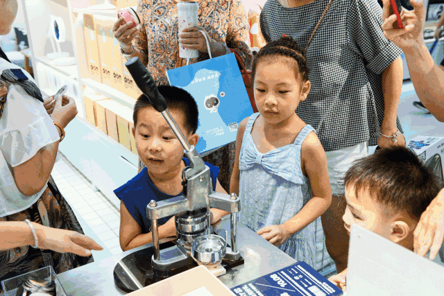 探店!看腻了性冷淡?我们找到一家少女心炸裂的店