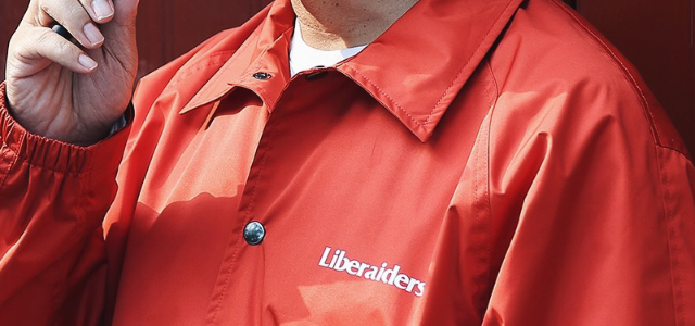 临时保暖就靠它啦！ 男士入秋单品榜二：教练夹克