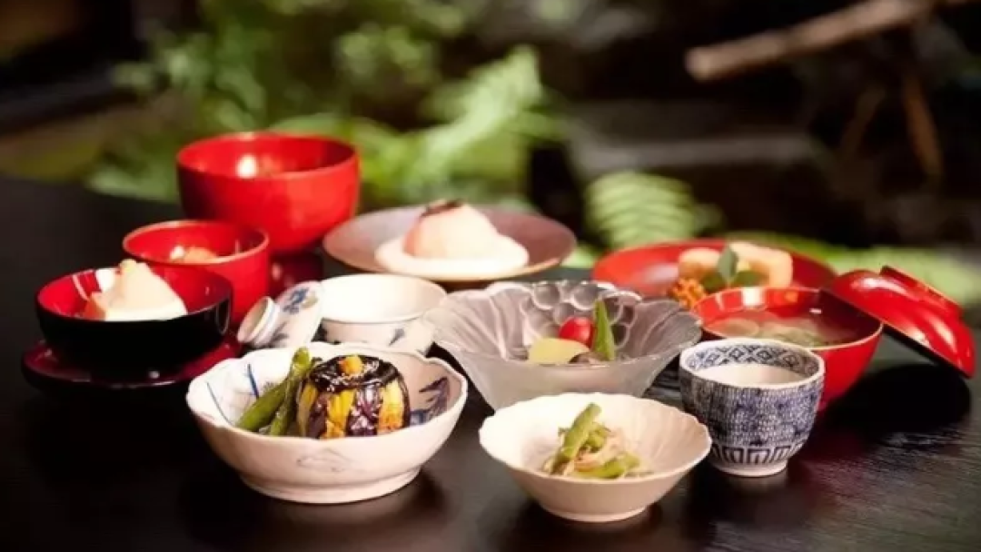 短暂告别现代生活的繁杂，去日本寺庙找回宁静！