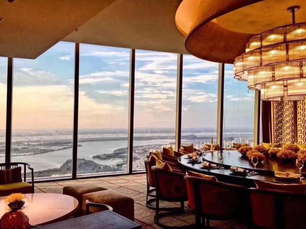 惠:57层云端自助餐,周末不加价!江苏镇江苏宁凯