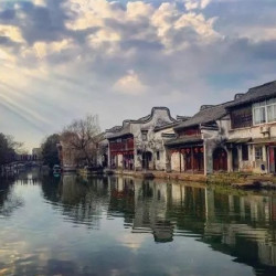 漫游江南古镇，乐享私汤温泉！南浔沉香酒店 单卧/双卧套房1晚