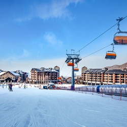 直面雪道，轻松实现ski in/ski out！吉林万科松花湖 西武王子大饭店2晚+2日滑雪