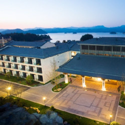 杭州千岛湖梅地亚君澜酒店2晚豪华园景房+2大1小自助早餐