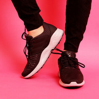 adidas 阿迪达斯 AQ0552 女士轻便跑步鞋 38.5