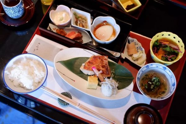 全程顶级酒店,隐居山林之间私享绝密空间!北京/上海-日本东京椿山庄+富士虹夕诺雅5天4晚自由行