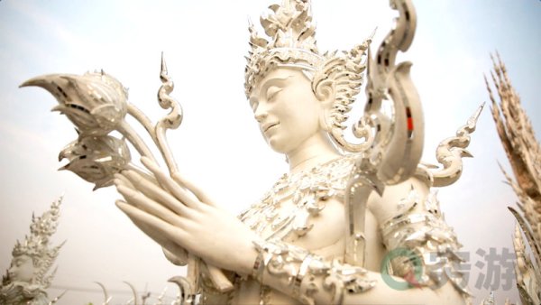 泰国清莱白庙+绿色有机茶园1日游（酒店接送+中文导游+午餐）