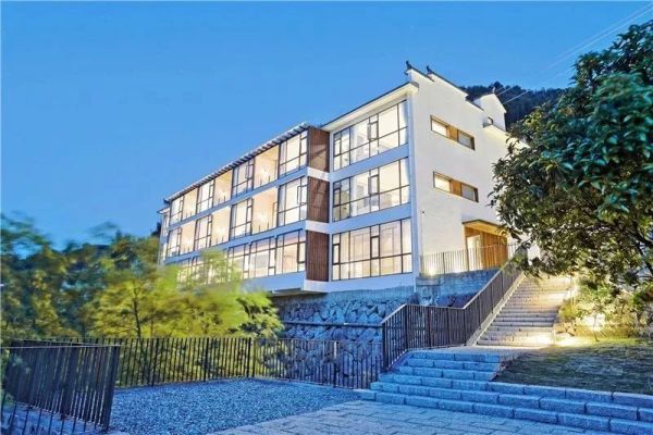 酒店特惠:云海山谷作伴,秘境中的白色浪漫屋!松阳陌领浮光精品民宿1晚套餐(含早、正餐、品茗、抄经等)