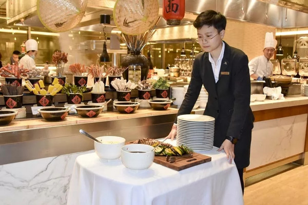 十一个档口吃遍全国+周末节日不加价！上海雅居乐万豪酒店都会尚膳餐厅网红主题自助晚餐
