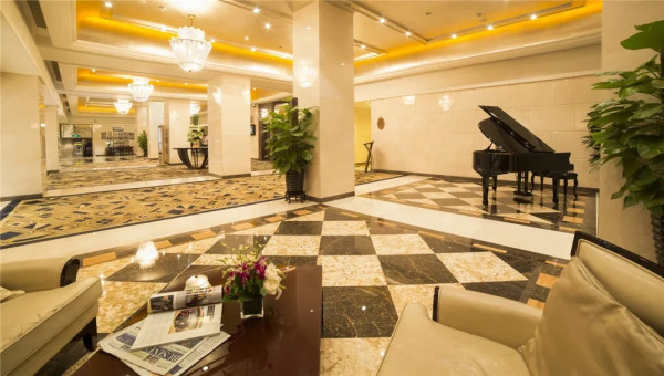 酒店特惠外滩传奇酒店坐拥外滩风景线上海大厦酒店1晚套餐含双人自助