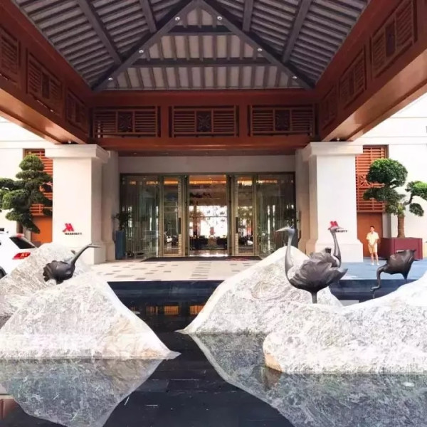 坐拥“中国八大最美海岸之一”的金沙湾，深圳开车1h即达的东南亚式海边度假！深圳佳兆业万豪酒店1晚套餐