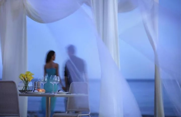 酒店特惠:隐于大东海的独特海湾,拥有全海南唯一的海上餐厅!三亚半山半岛洲际度假酒店2晚套餐