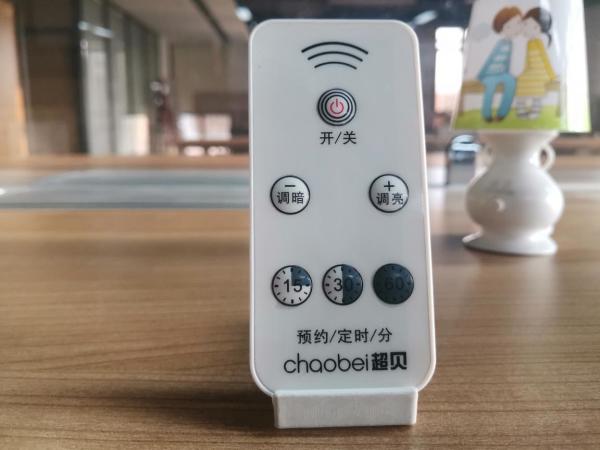 白菜君竟然在小黑屋偷偷用灯做这种事?