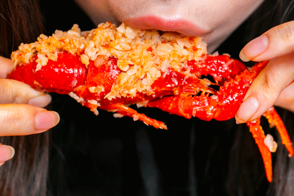 深夜食堂:5种口味小龙虾畅吃,抖音爆款铜锅牛蛙登场!上海五角场凯悦酒店小龙虾自助餐