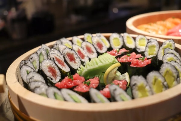 畅吃!5种口味小龙虾、9种海鲜刺身 苏州纽威丽筠酒店小龙虾自助晚餐