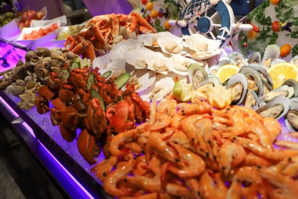 畅吃!5种口味小龙虾、9种海鲜刺身 苏州纽威丽筠酒店小龙虾自助晚餐