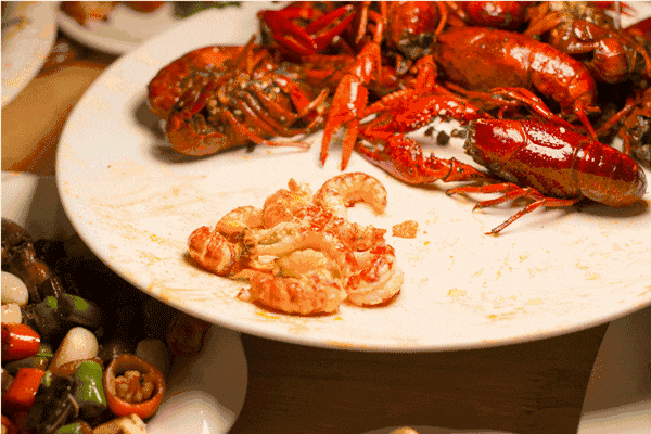 畅吃!5种口味小龙虾、9种海鲜刺身 苏州纽威丽筠酒店小龙虾自助晚餐