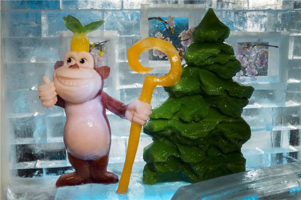 来广州看雪，大型室内飘雪乐园！越美冰雪大世界