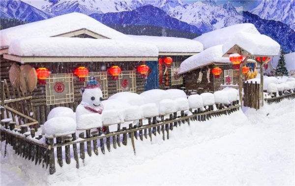 来广州看雪，大型室内飘雪乐园！越美冰雪大世界