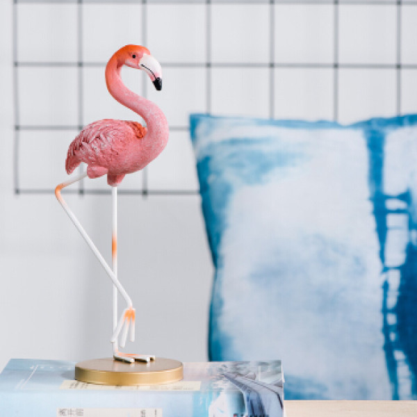 商品云想 北欧火烈鸟装饰品树脂客厅办公室酒柜电视柜摆件b款