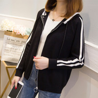 AUDDE 2018秋装新品女款针织衫韩版秋季连帽拉链拼色条纹插肩袖针织开衫毛衣外套 MMWJ8298 黑色 均码